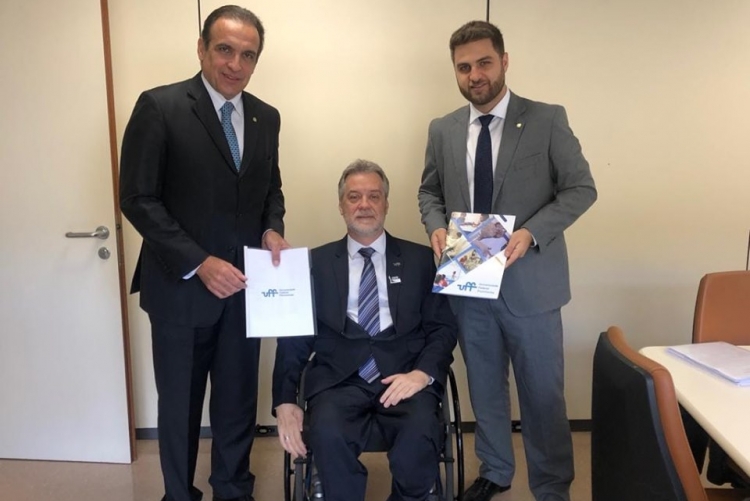 Reitor com parlamentares