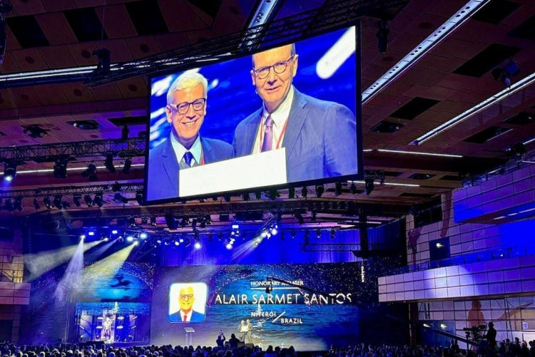 O professor Alair Sarmet Santos foi o terceiro brasileiro a se tornar Membro Honorário da Sociedade Europeia de Radiologia