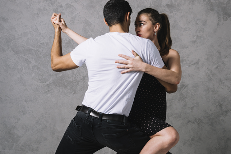 Casal dançando
