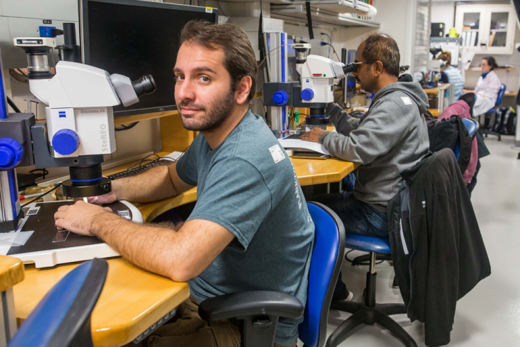 Professor Igor Martins Venancio Padilha de Oliveira em expedição na Antártica