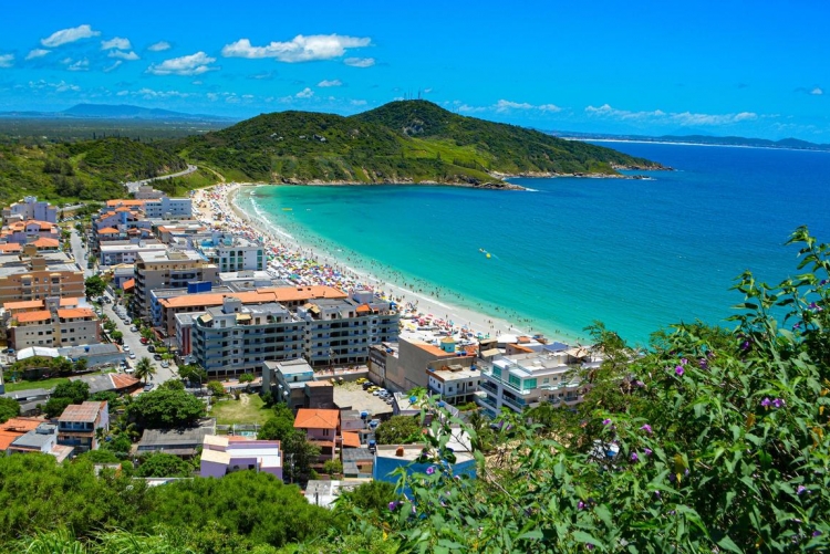 Vista da cidade de Arraial do Cabo, no Rio de Janeiro
