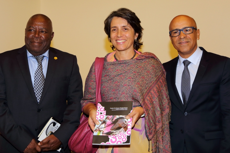 Os reitores Aires Bruzaca e Sidney Mello com a ministra Andrea Watson