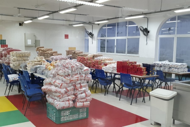UFF distribui mais de 400 cestas básicas às famílias do Coluni 