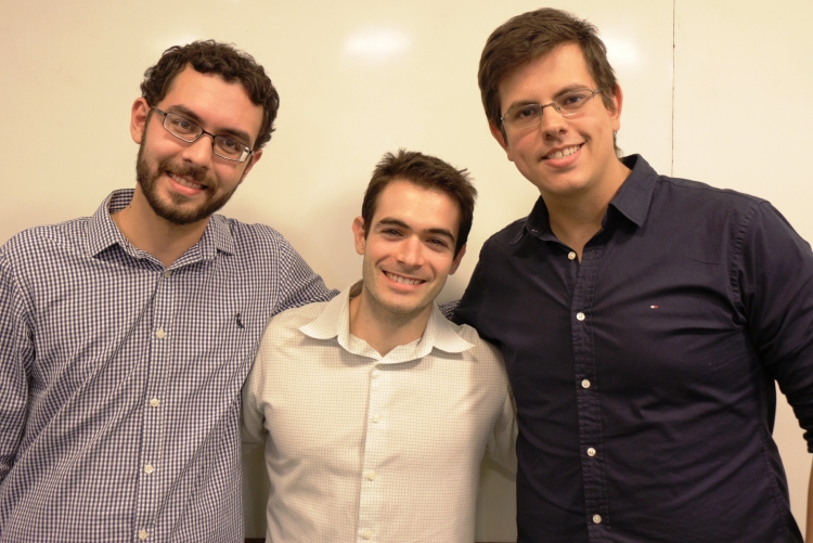 Os ex-alunos Pedro Gemal Lanzieri, Bruno Lagoeiro e Eduardo Moura são os criadores do app médico Whitebook.