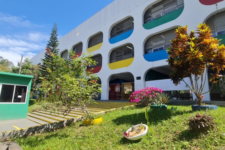 Foto da fachada do Coluni