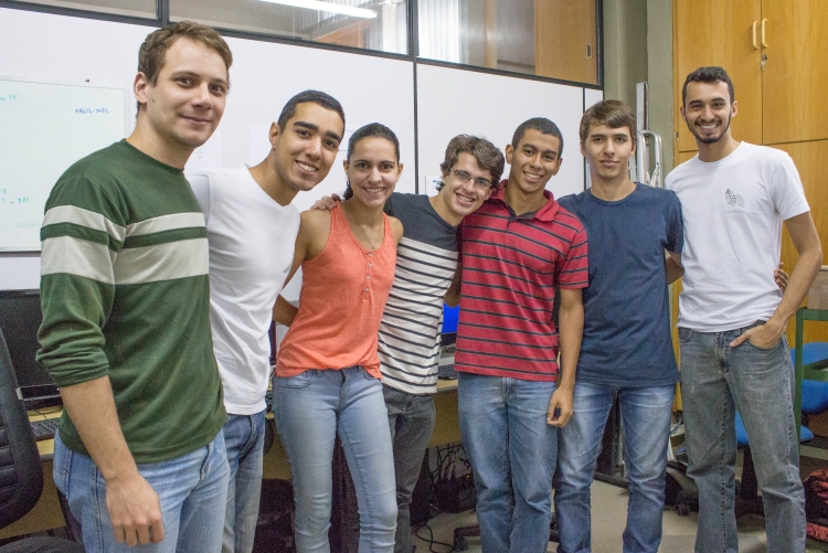 Alunos da UFF participantes do projeto