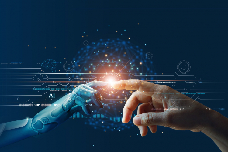 #ParaTodosVerem Uma mão humana e uma mão mecânica, representando a tecnologia, se tocam com os indicadores e há uma luz saindo do centro dela. 