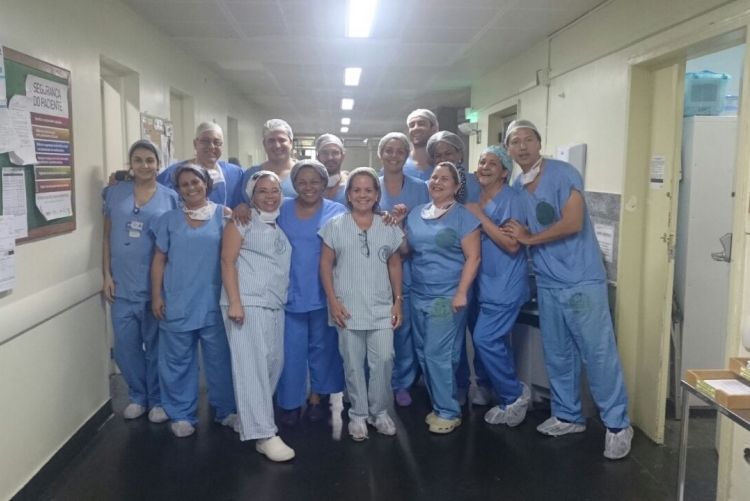 Equipe multiprofissional do Huap ao término do mutirão