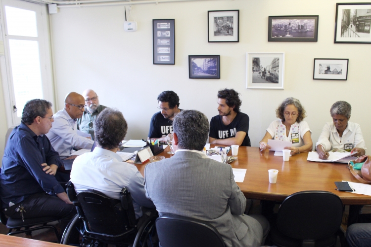 Reunião na reitoria com o sindicato