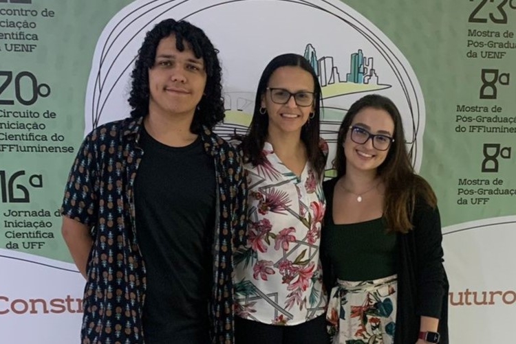 Andrew Patrick, a orientadora Erica Tavares e a integrante do NESA UFF Letícia Baldissara