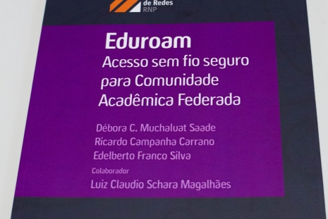 O livro facilita o acesso ao sistema Foto: Paula Fernandes