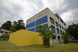 Fachada do Campus de Petrópolis