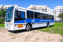 Busuff estacionado no Campus do Gragoatá