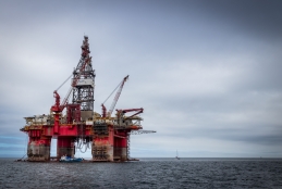 Plataforma de extração de petróleo em alto-mar