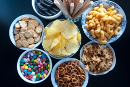 Alimentos ultraprocessados como balas, biscoitos, salgadinhos entre outros