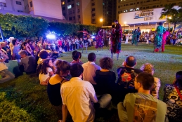 Abertura no jardim da Reitoria encanta o público