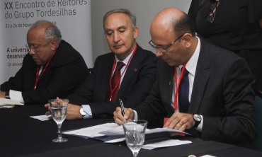 #pratodosverem Foto da mesa do XX Encontro de Reitores do Grupo Tordesilhas na UFF